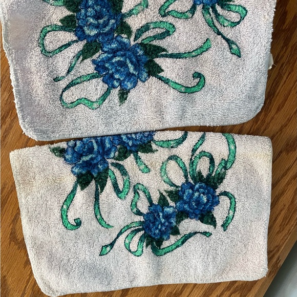 Vintage  3 piece set!  Floral Blue and Green Towel Set - Picture 3 of 3